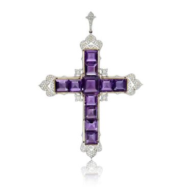 Kim Kardashian a cumpărat de la o licitaţie un crucifix purtat de prinţesa Diana