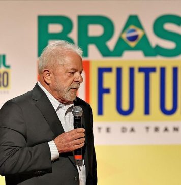 Preşedintele Braziliei, Luiz Inacio Lula da Silva, s-a recules în faţa sicriului lui Pele