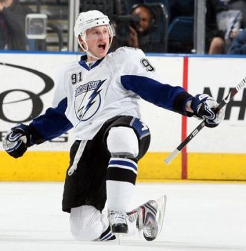 Steven Stamkos a depăşit bariera de 500 de goluri în NHL, în Vancouver Canucks – Tampa Bay Lightning 2-5