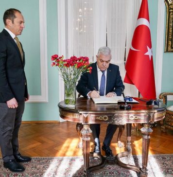 Ministrul Apărării a semnat în Cartea de condoleanțe deschisă la Ambasada Republicii Turcia din București în memoria victimelor cutremurului