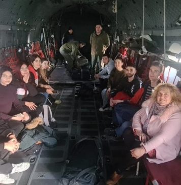 MAE: Alţi 13 cetăţeni români, între care şi doi minori, au fost îmbarcaţi în vederea repatrierii din Turcia