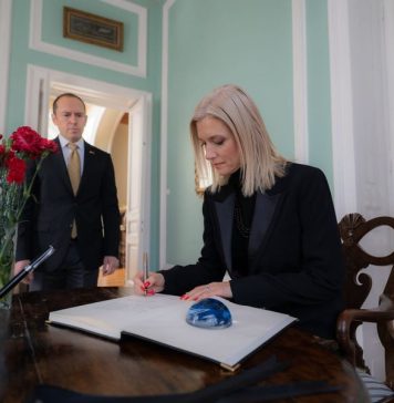 Alina Gorghiu a semnat în cartea de condoleanțe deschisă la Ambasada Turciei în România