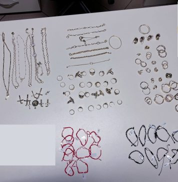 Bijuterii de 70.000 de lei confiscate pe Aeroportul Otopeni. Unde erau ascunse obiectele prețioase