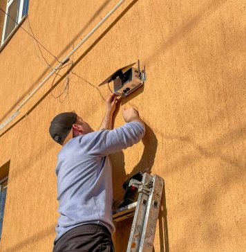 Primăria Capitalei instalează în oraș 44 de senzori pentru monitorizarea calităţii aerului