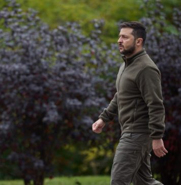 Emmanuel Macron i-a acordat Legiunea de Onoare lui Zelenski