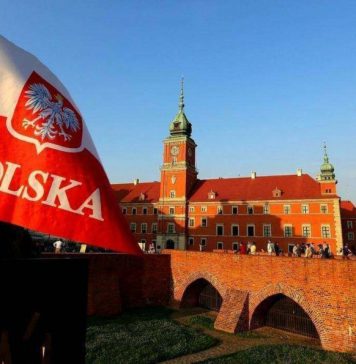 Comisia Europeană dă în judecată Polonia după ce instanța supremă a țării a susținut prioritatea Constituției naţionale în fața legilor UE