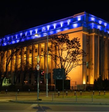 Palatul Victoria, iluminat în culorile drapelului Ucrainei. Nicolae Ciucă: „Vinovații trebuie să răspundă în fața istoriei”