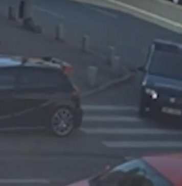 Momentul în care un jandarm din București zgârie intenționat o mașină oprită pe avarii. Șofer: ”Am rămas stupefiat” – VIDEO