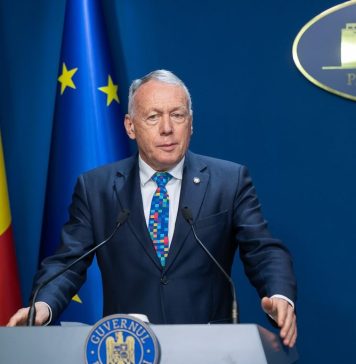 State Adviser Laszlo Borbely attends World Sustainable Development Summit in India