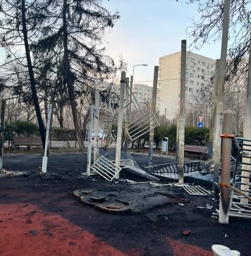Primăria Sectorului 3 spune că locul de joacă a ars din cauză că focul a fost declanșat de doi adolescenți
