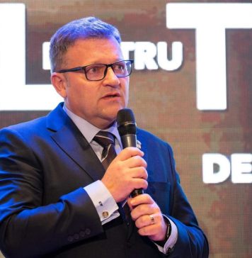 Ministerul Muncii, despre amânarea dezbaterii moţiunii simple: Vizita în Spania este programată de luni de zile. Ministrul Budăi se va prezenta în faţa Parlamentului cât mai curând posibil, pentru a explica stadiul reformei pensiile de serviciu