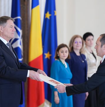 Klaus Iohannis l-a primit la Palatul Cotroceni pe ambasadorul agreat al Republicii Turcia, Özgür Kıvanç Altan, cu ocazia prezentării scrisorilor de acreditare