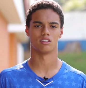 Ronaldinho şi-a anunţat fiul la FC Barcelona