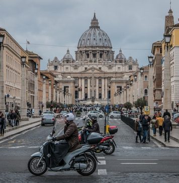 Turiști înșelați cu o excursie la Vatican. Au plătit peste 4.000 de euro, dar pelerinajul nu a mai avut loc