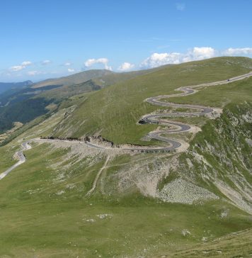 Turiştii cu maşini electrice care vor dori să călătorească pe Transalpina vor putea să-şi încarce autovehiculele în Poiana Sibiului