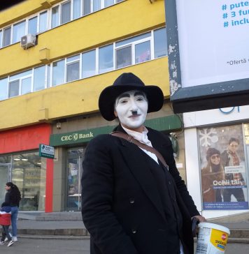 FOTO/ Poliția Locală Sector 2: Cerșetorii se reinventează, imitând personaje de film sau desene animate