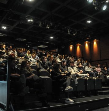 FOTO/ O sută de tineri din Consiliul Municipal al Elevilor din București au participat la evenimentul ,,Step Into Business”