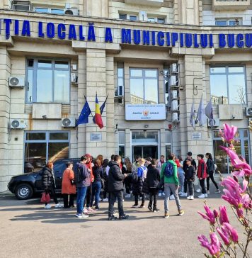 Elevii unei școli gimnaziale din Capitală, vizită la sediul Poliției Locale a Municipiului București