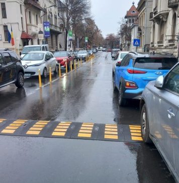 PMB, lucrări pe străzile din Capitală: reparații la partea carosabilă și trotuare, montare stâlpișori și limitatoare de viteză – FOTO