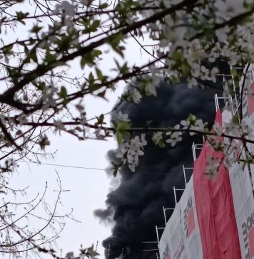 BREAKING NEWS Incendiu la un bloc în reabilitare din Sectorul 5 / ISU – Două persoane cu atac de panică primesc îngrijiri