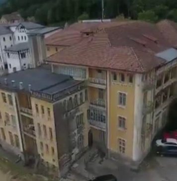 La spitalul din Drăgăşani, bolnavi puşi câte doi în pat, lângă obiecte sanitare şi mobilier într-o stare avansată de degradare