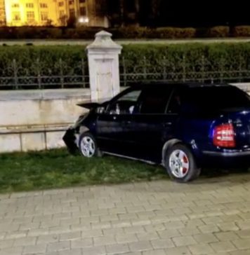Un șofer a intrat cu mașina în gardul Parlamentului