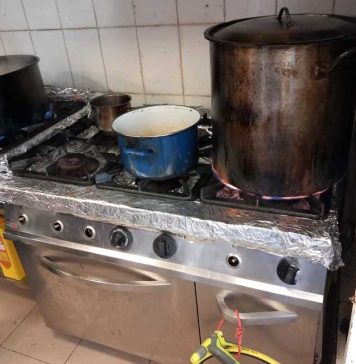 Firmă care oferă servicii de catering pentru mai multe unităţi de învăţământ din Bucureşti, închisă temporar de ANPC