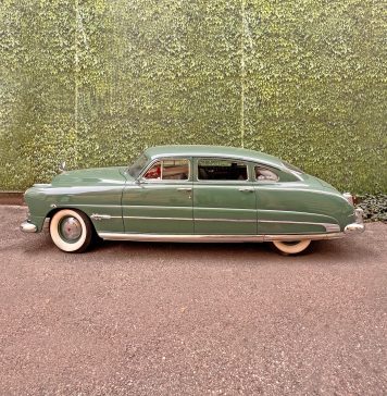 Prima mașină înscrisă la cursele NASCAR, scosă la licitație în București