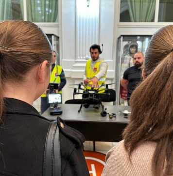 Drona Consiliului Județean Ilfov, prezentată elevilor ilfoveni la sediul Instituției Prefectului – FOTO