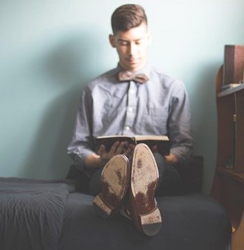 Profesor la Facultatea de Jurnalism din București, acuzat de studenți că-i umilește la cursuri