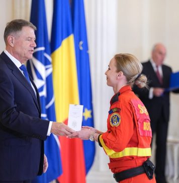 Romanian rescuers sent to Turkey, decorated by President Iohannis