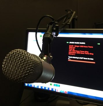Dosar penal pentru un bucureștean care avea un radio pirat pe terasa blocului – VIDEO