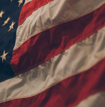 Măcel într-o şcoală din statul american Tennessee; trei copii şi trei adulţi ucişi de o femeie care se considera bărbat, nemulţumită că în şcoală se făcea educaţie creştină