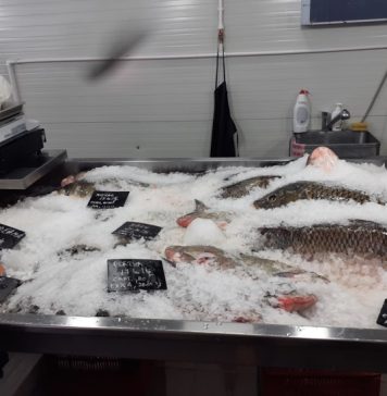 Control în hala de pește din Obor: ANSVSA a dat amenzi de 72.000 de lei și a confiscat 254 kg de pește