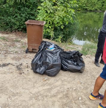 Peste 150 de saci cu deşeuri menajere au fost adunaţi din pădurea Lucianca