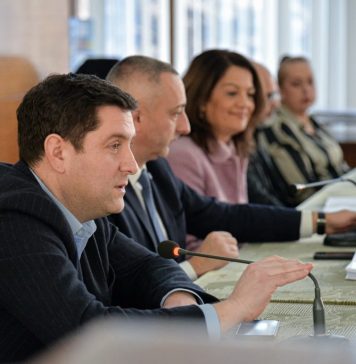 Angajaţii Instituţiei Prefectului Iaşi intră luni în grevă