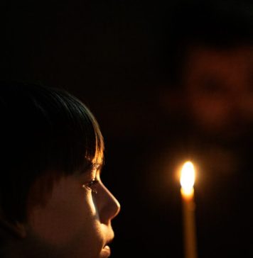 Lumina Sfântă de la Ierusalim ajunge în România în această seară