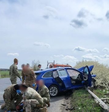 Militari ai Forțelor pentru Operații Speciale (FOS) au acordat primul ajutor unor persoane implicate într-un grav accident rutier care s-a produs pe Șoseaua Nordului din Buzău