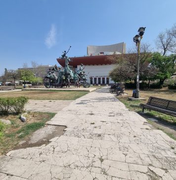 Se refac aleile din fața Teatrului Național București – FOTO