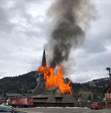 Biserica de lemn aflată în complexul turistic Borşa din Munţii Rodnei a ars de Florii