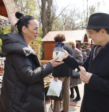 Primarul Capitalei a vizitat Târgul de Paşte ”Tradiţii şi Flori de Sărbători” din Parcul Regele Mihai I: M-am bucurat să văd meşteşugari veniţi din toate colţurile ţării care păstrează vii tradiţiile noastre