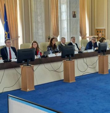 Cultele recunoscute pot solicita organizarea unui învăţământ teologic specific în facultăţile de stat numai pentru absolvenţii cu diplomă de bacalaureat