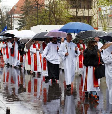 Procesiune de Floriile romano-catolice, duminică în București. Care este traseul credincioșilor