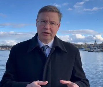 România şi alte patru ţări UE au ajuns la un acord cu Comisia Europeană privind tranzitul cerealelor ucrainene