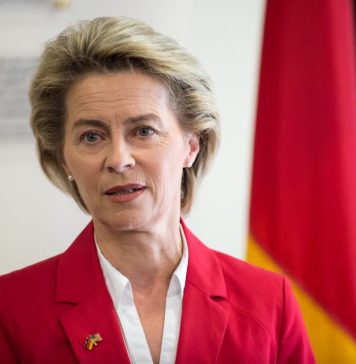 Plângere penală împotriva Ursulei von der Leyen. E acuzată că a înlocuit guvernul federal din Belgia în timpul pandemiei de Covid-19, prin negocierea unui mega contract de vaccin prin SMS cu CEO-ul Pfizer