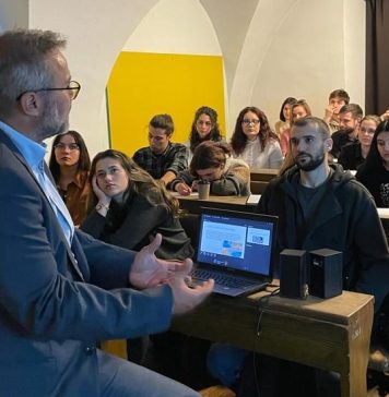 INTERVIU Antreprenorul care îi învață pe tinerii din București cum să pornească un business. Leonard Ursache: ”Sunt oportunități multe pe piața românească”