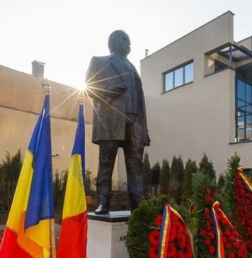 History of statue of poet Andrei Muresanu in Bistrita, a symbol of the city