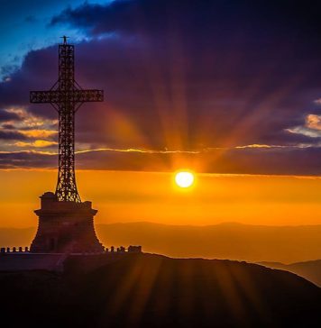 Părintele Calistrat: Să deschidem bine ochii pentru că așa se „semnează documentele de pieire a unui neam”: într-o zi n-o să mai avem voie sa existăm, într-o zi n-o sa mai avem voie să fim români