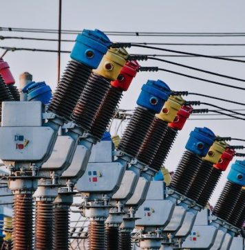 România, cea mai mare creștere a prețului la electricitate și a doua mare creștere a prețului la gaze din UE