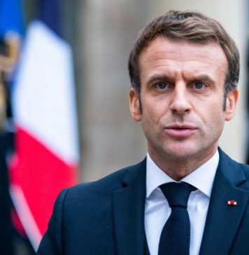 Fotbal: Spectatorii finalei Cupei Franţei, îndemnaţi de sindicalişti să îi arate ‘cartonaşul roşu’ lui Macron